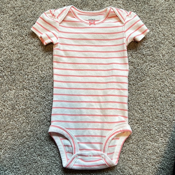 2 onesies & 1 Tea collection legging - Picture 6 of 6